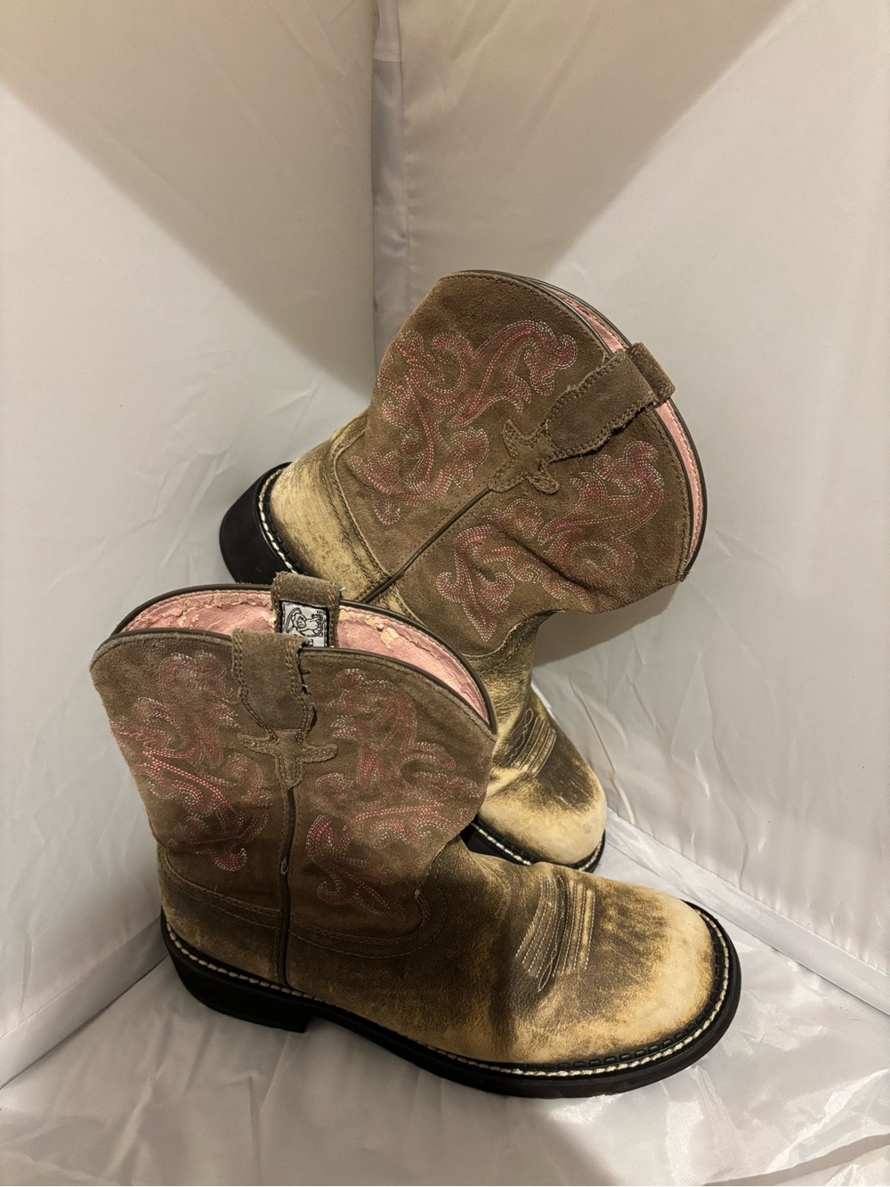 Ladies Fat baby Ariat. Size 8.5
